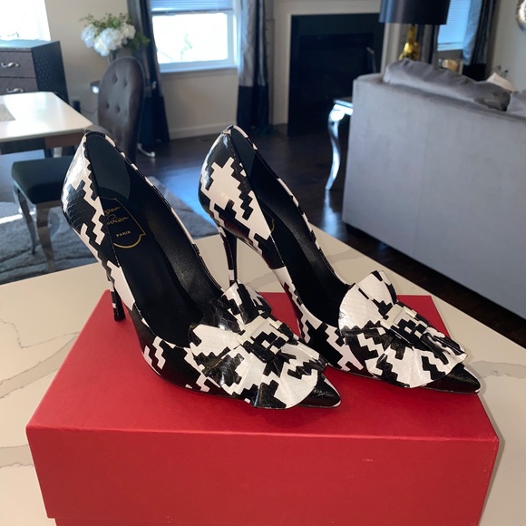 NEW* Roger Vivier Paris Blanco Latte/Frilly Buckle US Size 7.5 - Picture 4 of 8